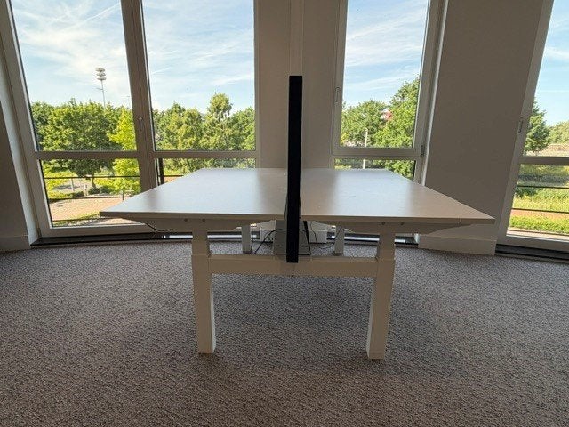Foto 15 van Elektrische zit-sta duo-bureau met kabelgoot, verdeler, 21st