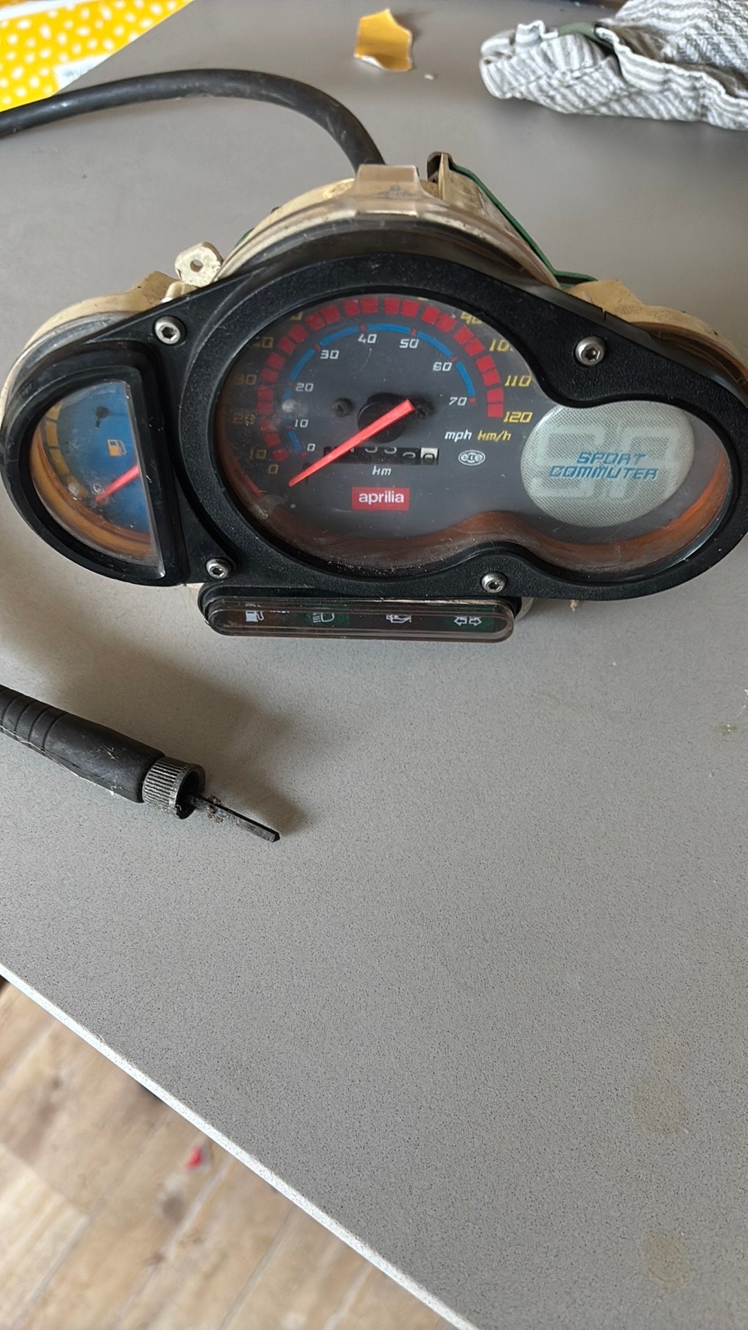 Aprilia sr50 teller 1999 + tellerkabel, Fietsen en Brommers, Ophalen of Verzenden, Zo goed als nieuw, Overige typen, Aprilia