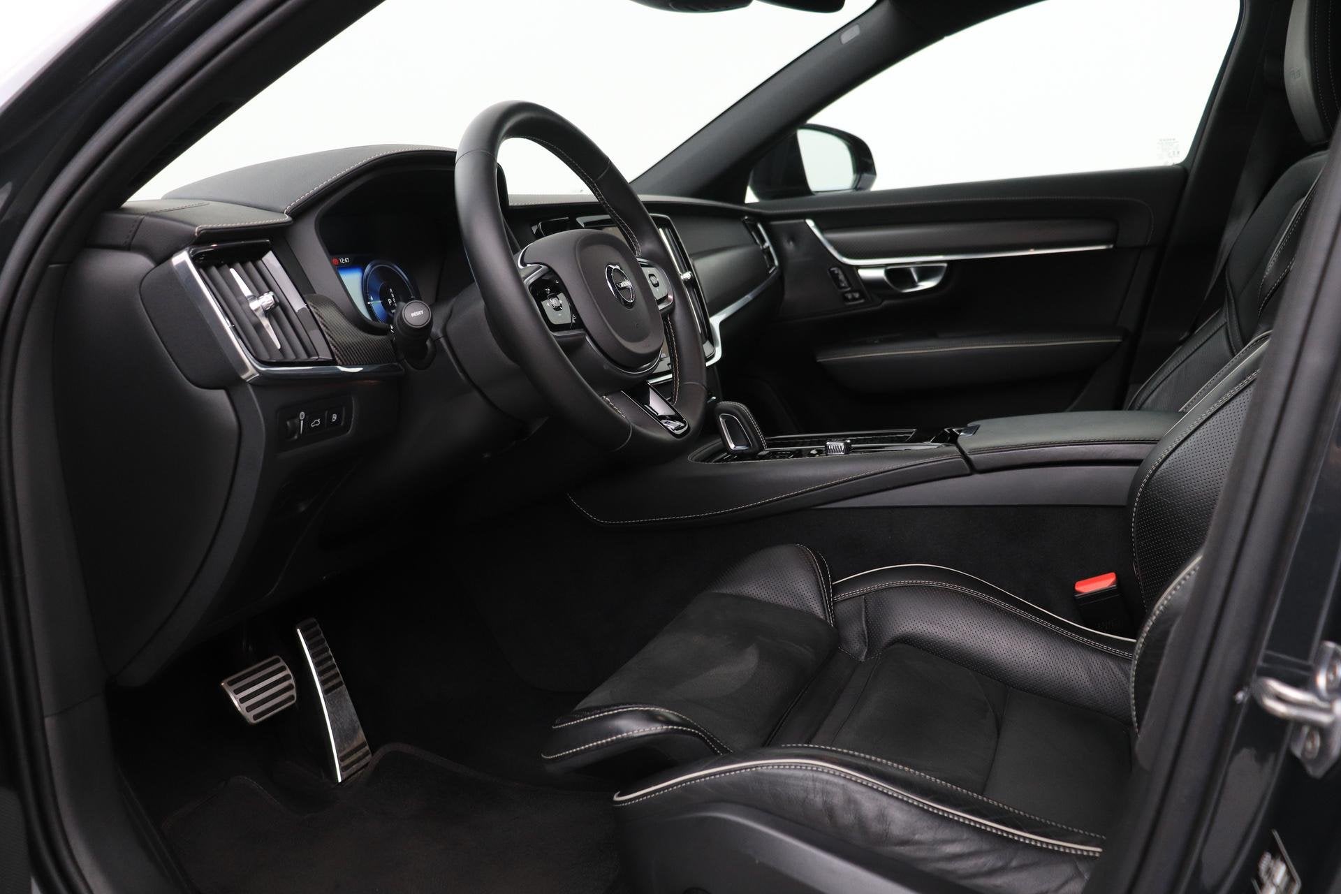 Volvo V90 T8 AWD R-Design | Luchtvering | Harman/Kardon | Tr, Auto's, Euro 6, 4 cilinders, 120 €/maand, Vierwielaandrijving