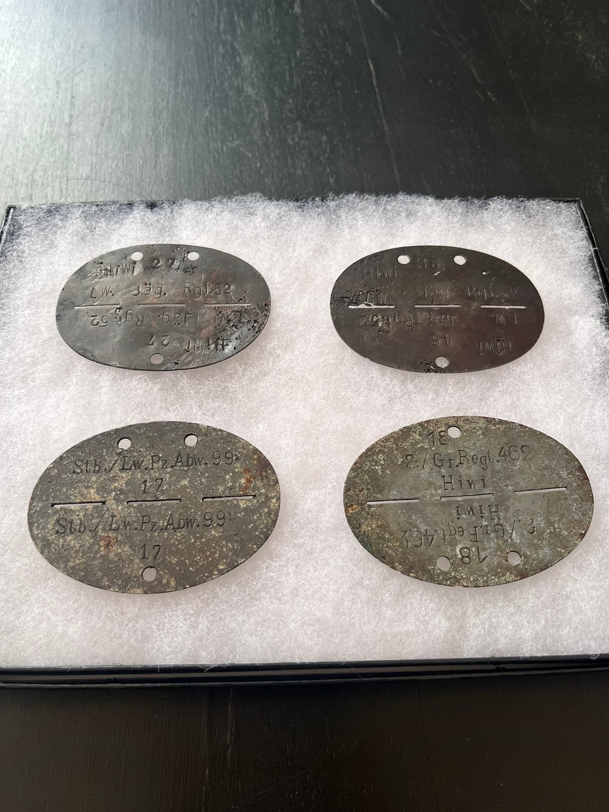 Wo2 luftwaffe en hiwi erkennungsmarkes, Ophalen of Verzenden, Overige soorten, Duitsland, Embleem of Badge