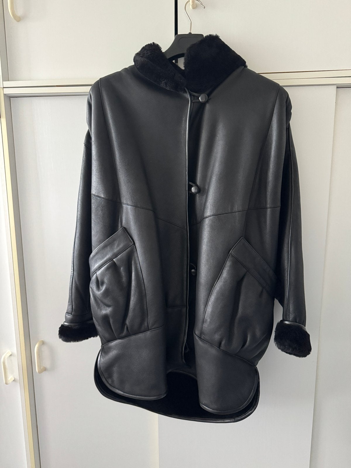 Zwarte dames Lammy Coat, Kleding | Dames, Ophalen, Zo goed als nieuw, Maat 42/44 (L), Zwart