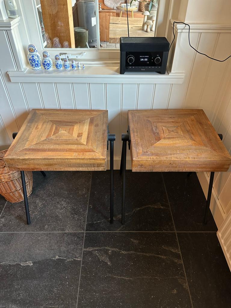Set van 2 houten bijzettafels met metalen poten, Minder dan 45 cm, Minder dan 55 cm, Gebruikt, Vierkant