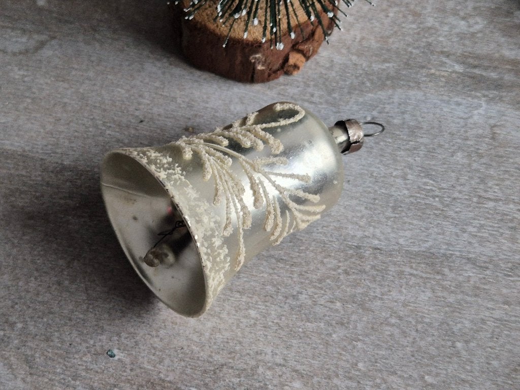 Vintage kerstbal klokje met takje 573, Diversen, Kerst, *, Gebruikt, *, Ophalen of Verzenden