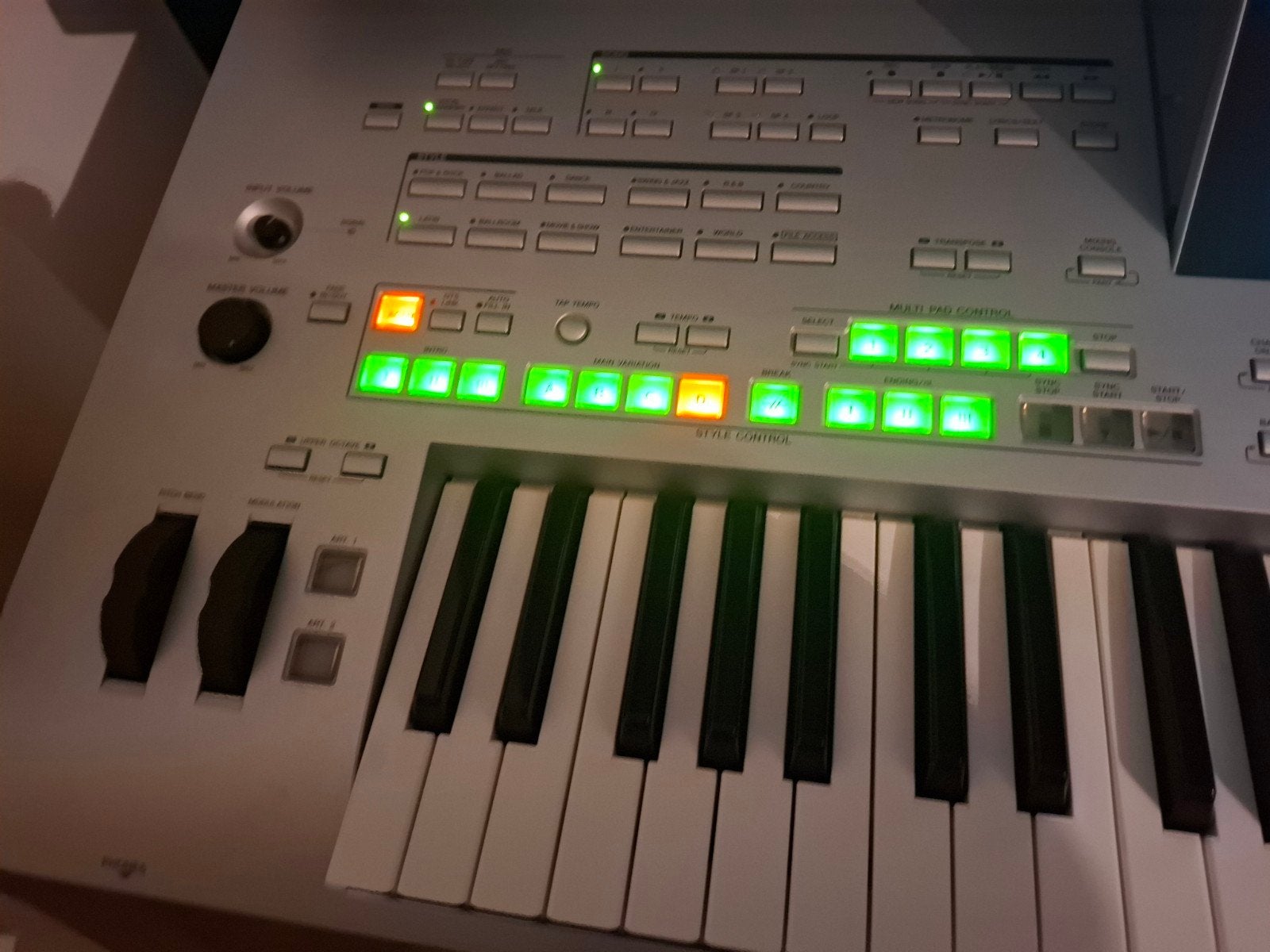Yamaha tyros 3, Muziek en Instrumenten, Keyboards, Ophalen, Zo goed als nieuw
