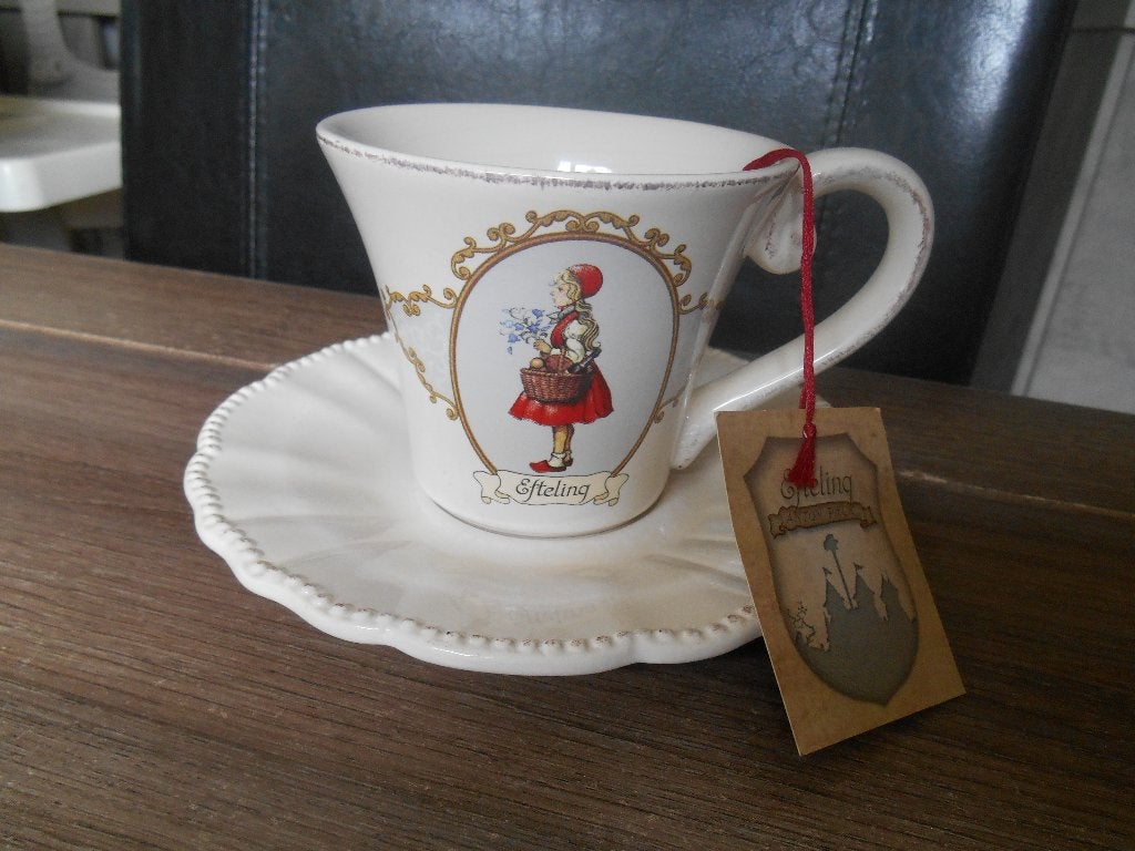 Efteling kop en schotel met de afbeelding van Roodkapje, Ophalen of Verzenden, Zo goed als nieuw, Gebruiksvoorwerp