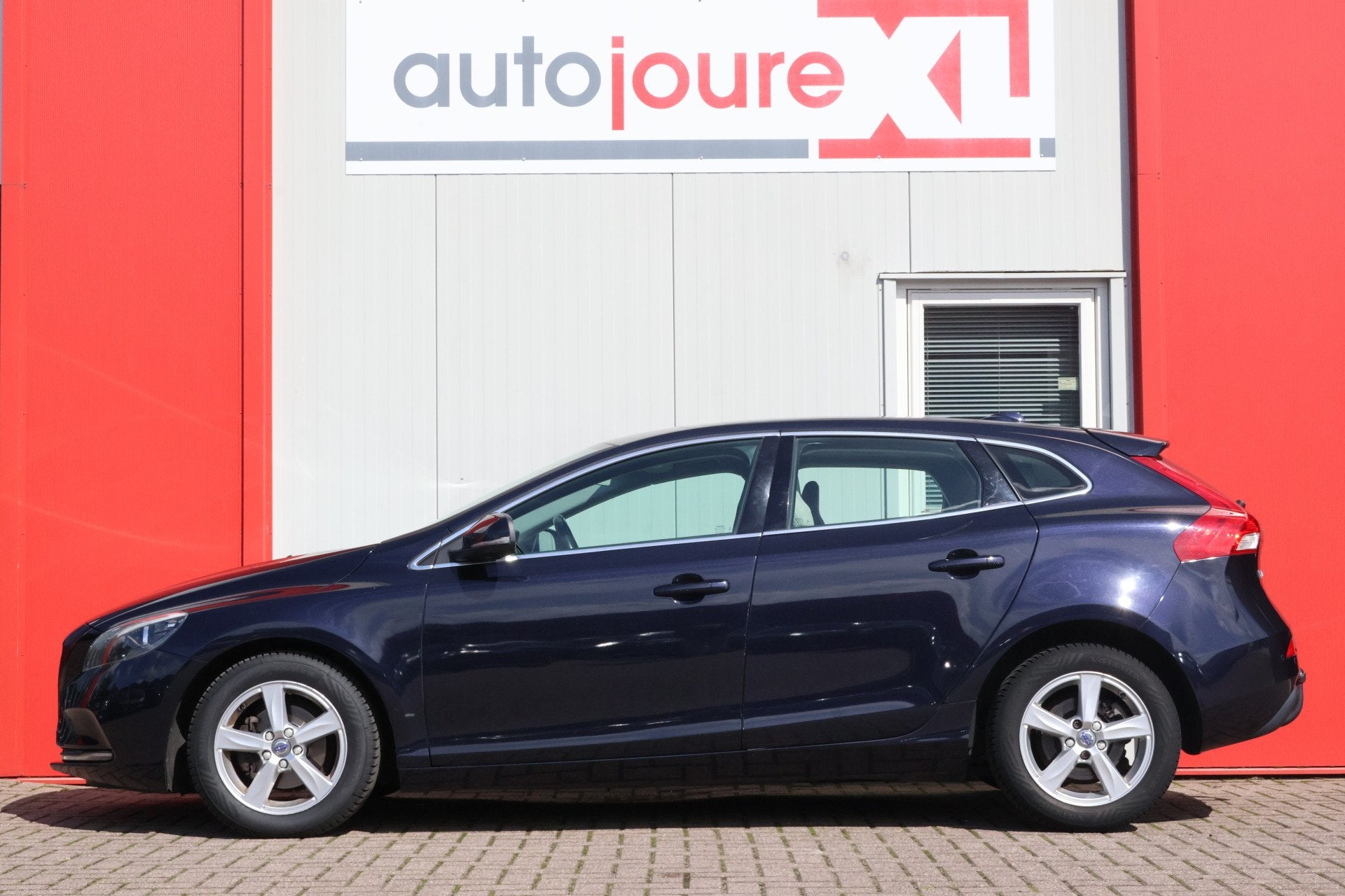 Volvo V40 2.0 D2 Summum Business (bj 2015), Auto's, Volvo, Voorwielaandrijving, Stof, Gebruikt, 4 cilinders
