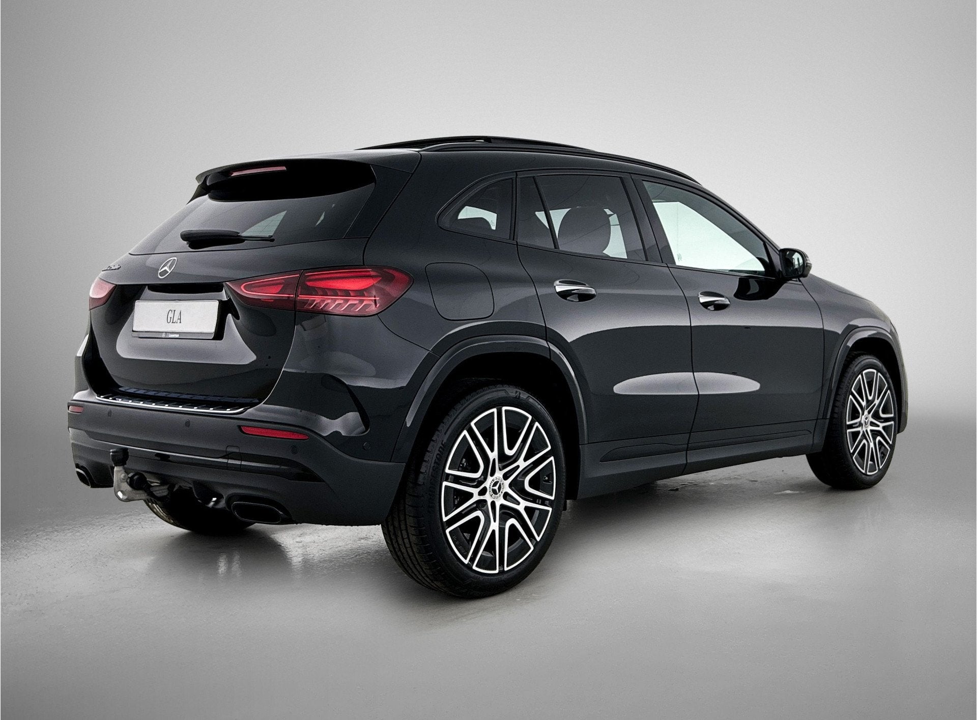 Mercedes-Benz GLA 250 e 140 Year Edition | Premium Plus pakk, Auto's, Zwart, 4 cilinders, 15 kWh, Zwart