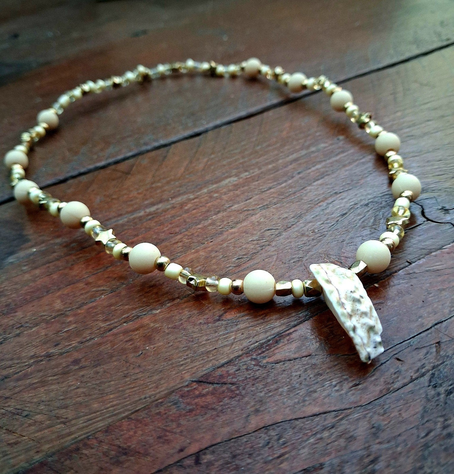 Boho Kralenketting met Natuurlijke Schelphanger (Nieuw), Beige, Nieuw, Ophalen of Verzenden, Overige materialen