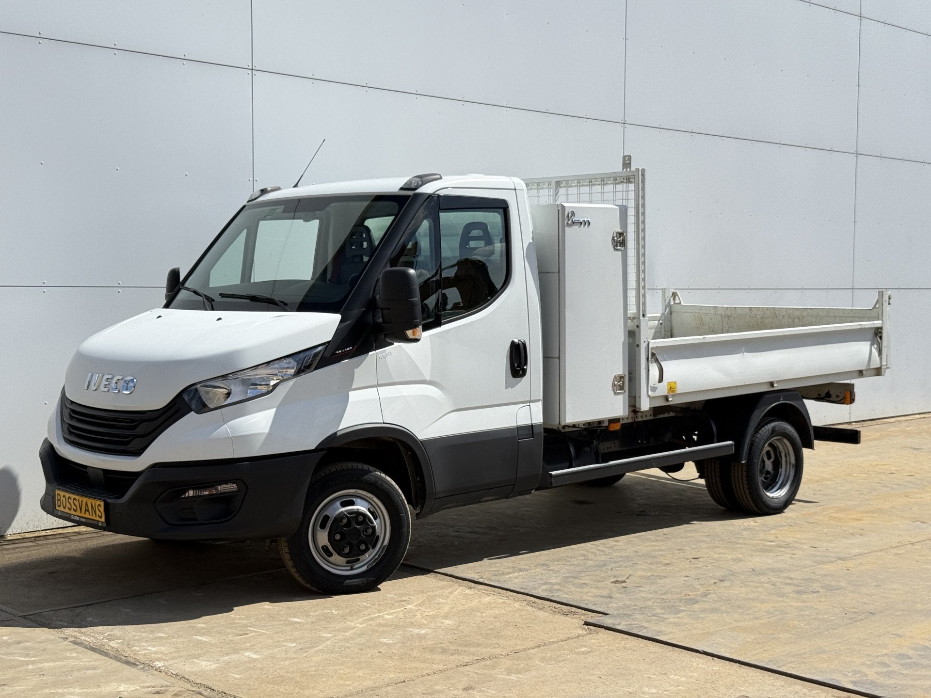 Iveco Daily 35C16 3.0 L4 Kipper Dubbellucht Airco 3.5T Trekh, Auto's, Bestelauto's, Achterwielaandrijving, Gebruikt, Zwart, 4 cilinders