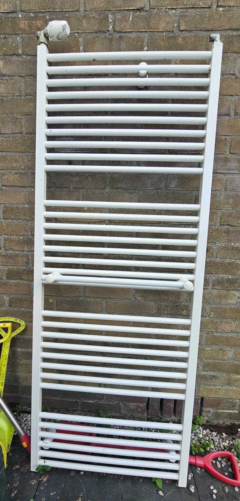 Witte badkamer radiator met thermostaatknop, Ophalen, Gebruikt