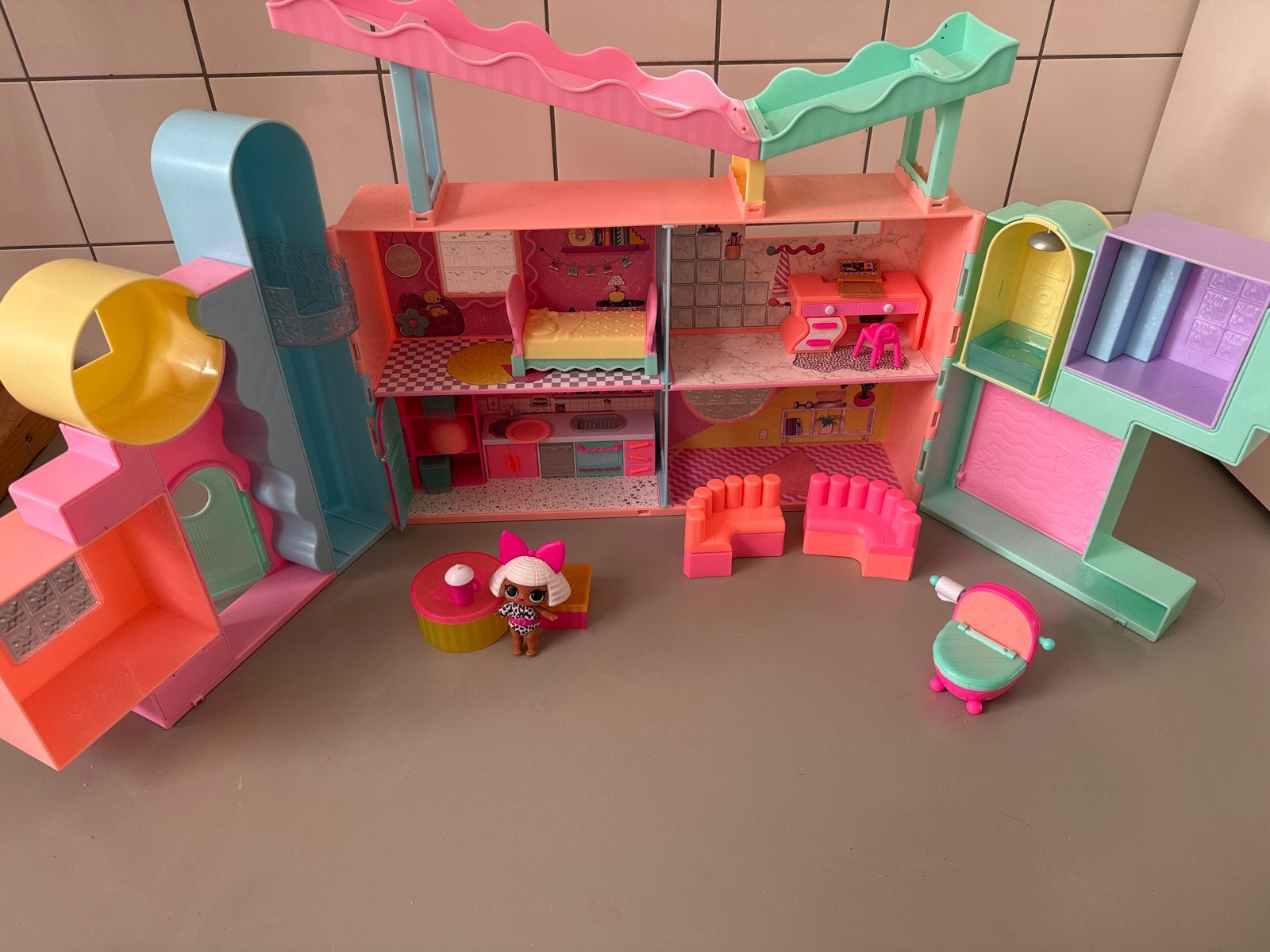 L.O.L. Surprise! Speelhuis met accessoires, Ophalen of Verzenden, Zo goed als nieuw, Overige typen