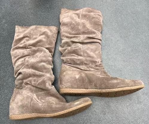 Beige suede laarzen maat 44, Kleding | Dames, Hoge laarzen, Beige, Ophalen of Verzenden, Zo goed als nieuw