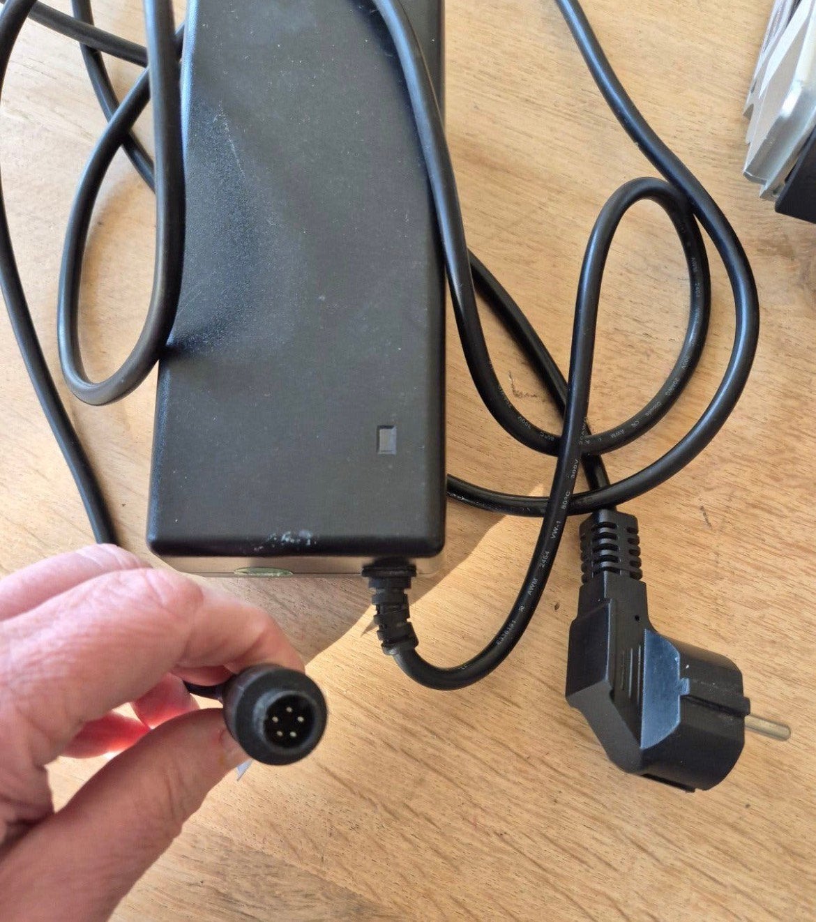 Batavus sparta oplader lader 5 pins, Fietsen en Brommers, Ophalen of Verzenden, Zo goed als nieuw