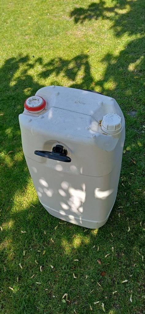 60 liter vat/ton 5,00, Minder dan 75 liter, Ophalen, Gebruikt, Kunststof