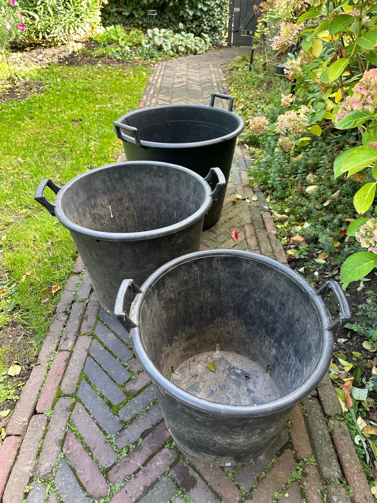Set van 3 grote zwarte kunststof plantenbakken, Ophalen, Kunststof, Gebruikt, Rond