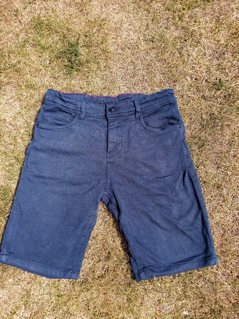 Korte blauwe broek voor een jongen. Maat 152 fish &chips, Broek, Fish&chips, Ophalen of Verzenden, Zo goed als nieuw