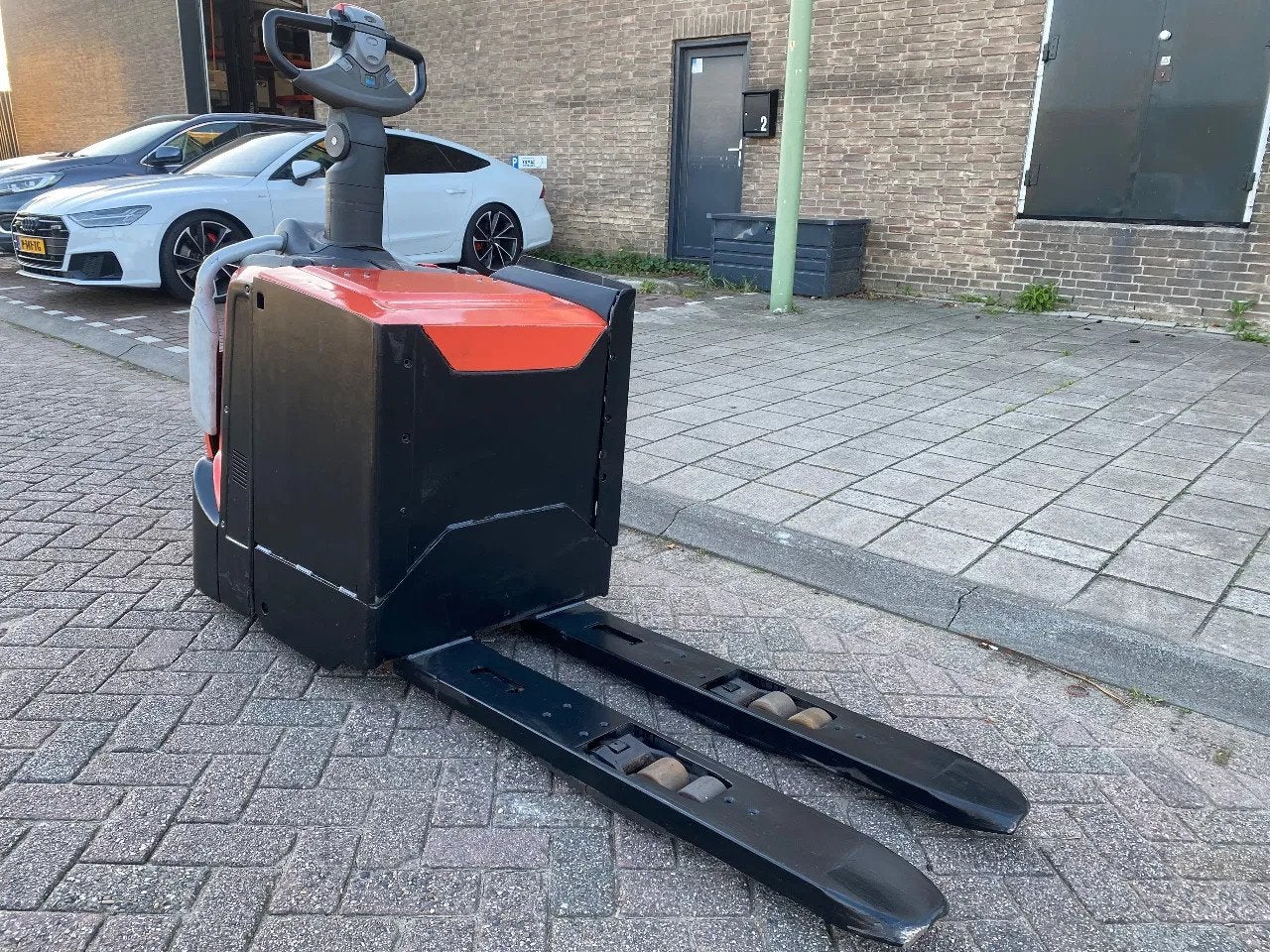 BT LPE250 2500KG PALLETWAGEN / HEFTRUCK (bj 2017), BT, Marconistraat 2
3133KL  Vlaardingen, NL, Yilmaz Heftrucks, Info@yilmazheftrucks.nl