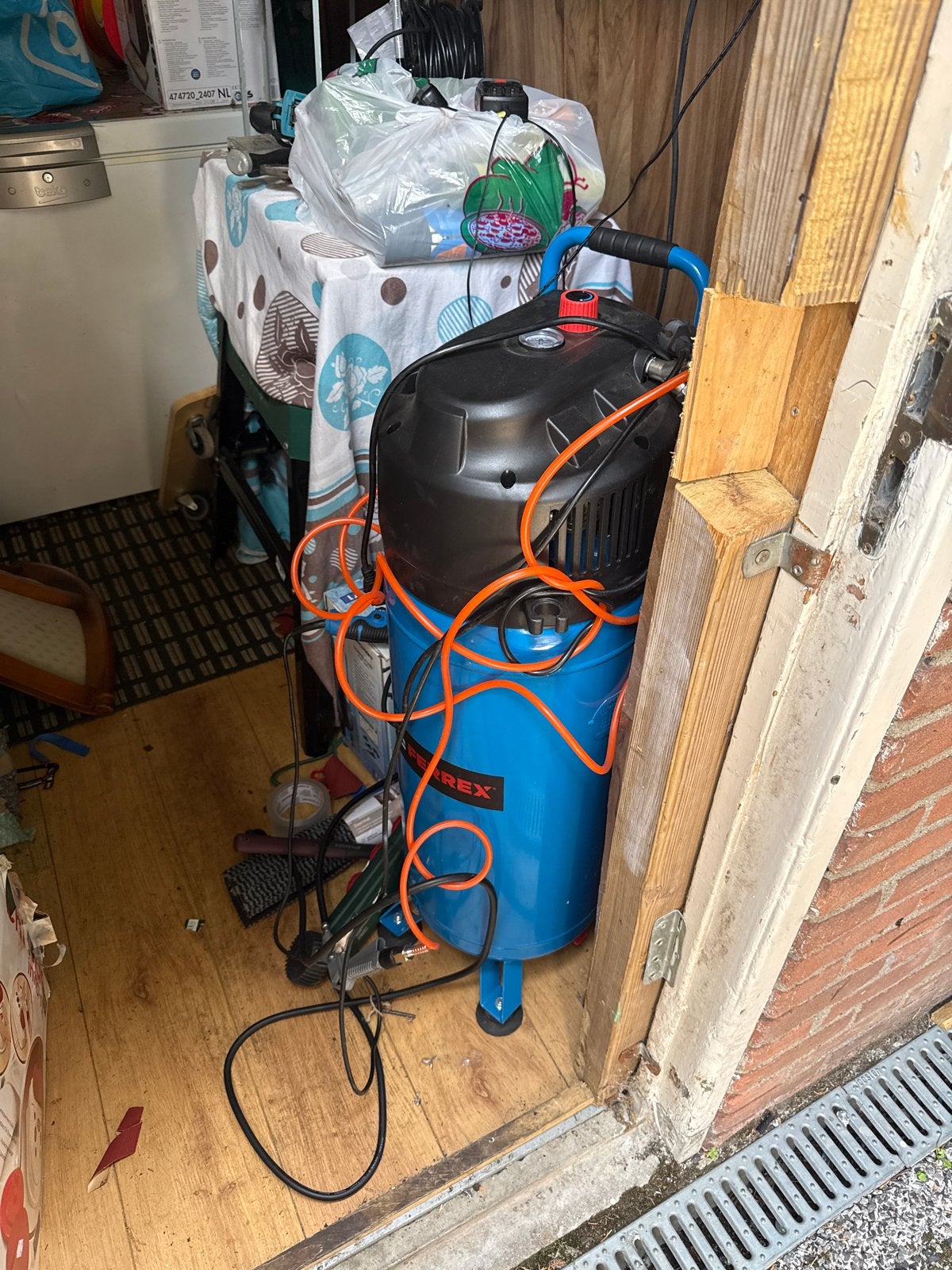 Compressor - Werkt perfect, ideaal voor diverse klussen, Ophalen, Gebruikt, 10 bar of meer, 25 tot 100 liter