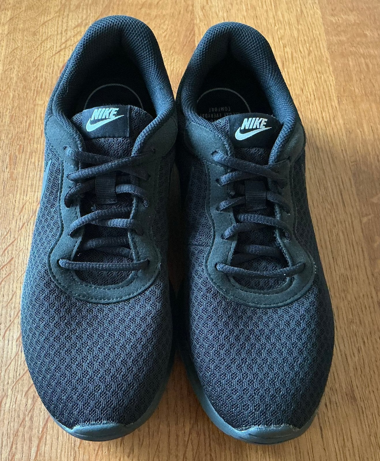 Nike Tanjun sneakers zwart - Maat 39/40 (vallen klein uit), Zwart, Ophalen of Verzenden, Sneakers of Gympen, Zo goed als nieuw