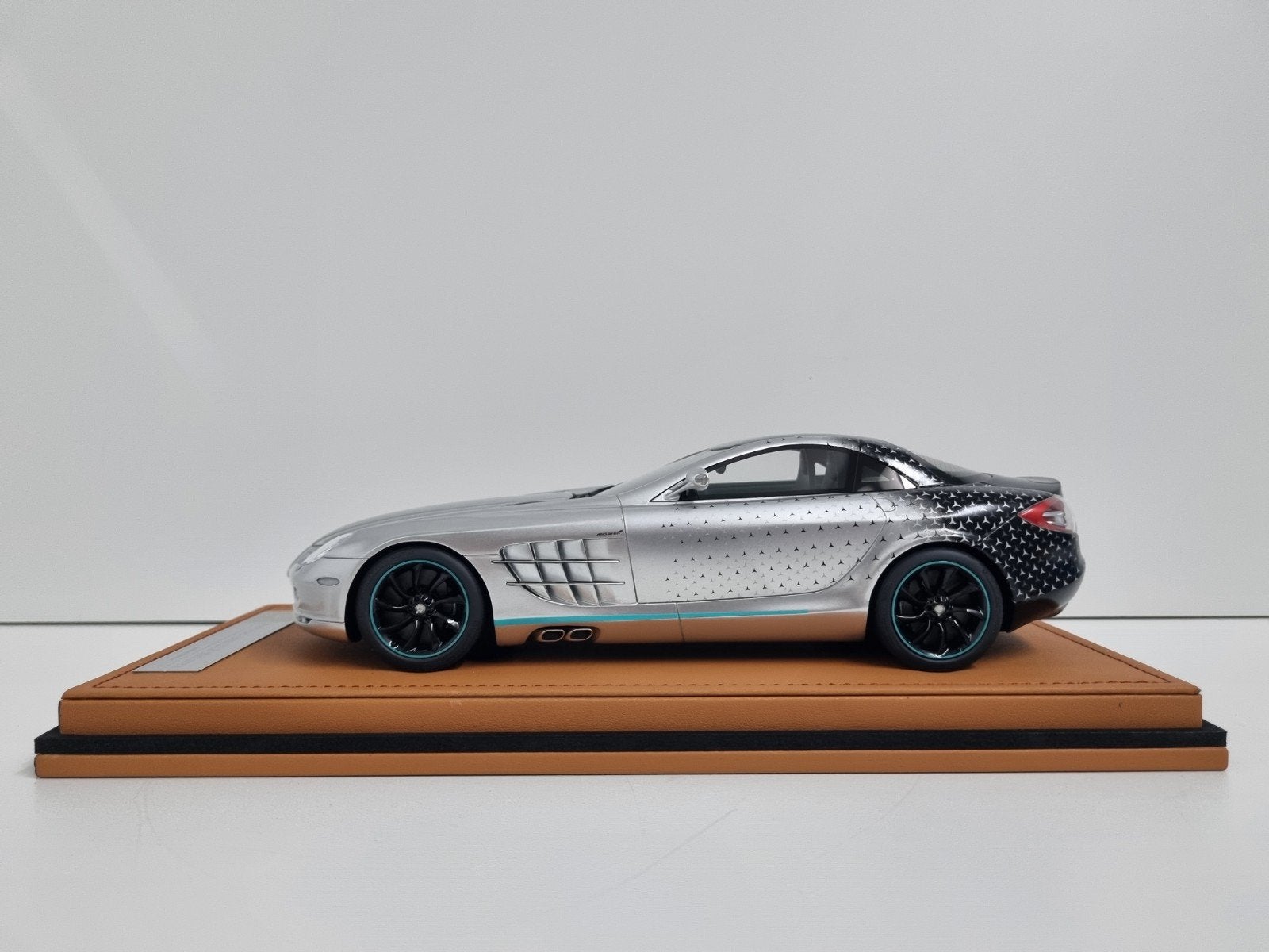 Ivy Merit
Mercedes-Benz SLR McLaren
F1 1/60
1:18 Nieuw, Ophalen of Verzenden, Nieuw, Auto