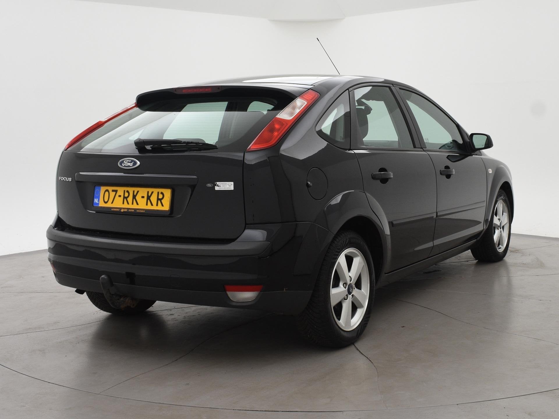 Ford Focus 1.6-16V TITANIUM + TREKHAAK | CLIMATE CONTROL | C, 1596 cc, 4 cilinders, Zwart, Origineel Nederlands