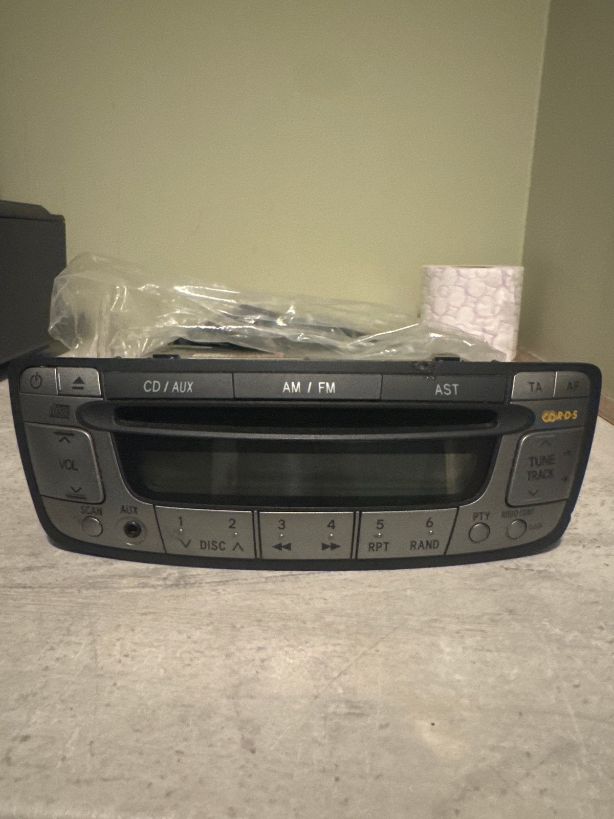 107/Aygo/C1 Radio CD/AUX Speler - Origineel Onderdeel, Ophalen of Verzenden, Gebruikt