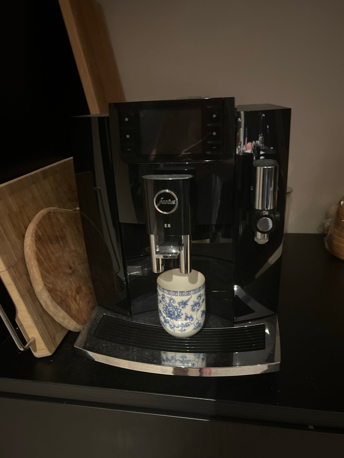 Jura E8 Koffiemachine - Zo goed als nieuw, Witgoed en Apparatuur, Afneembaar waterreservoir, 10 kopjes of meer, Koffiemachine