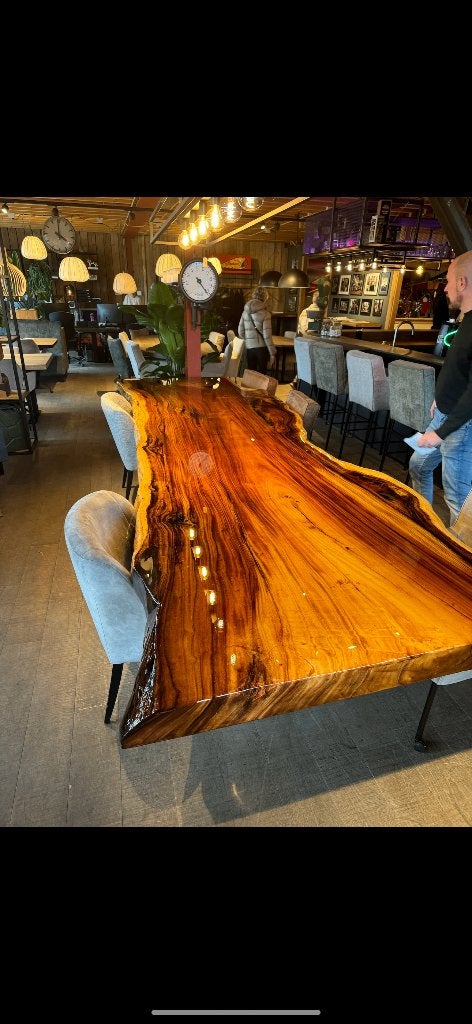 Exclusieve Epoxy Suar Eettafel - Zo goed als nieuw