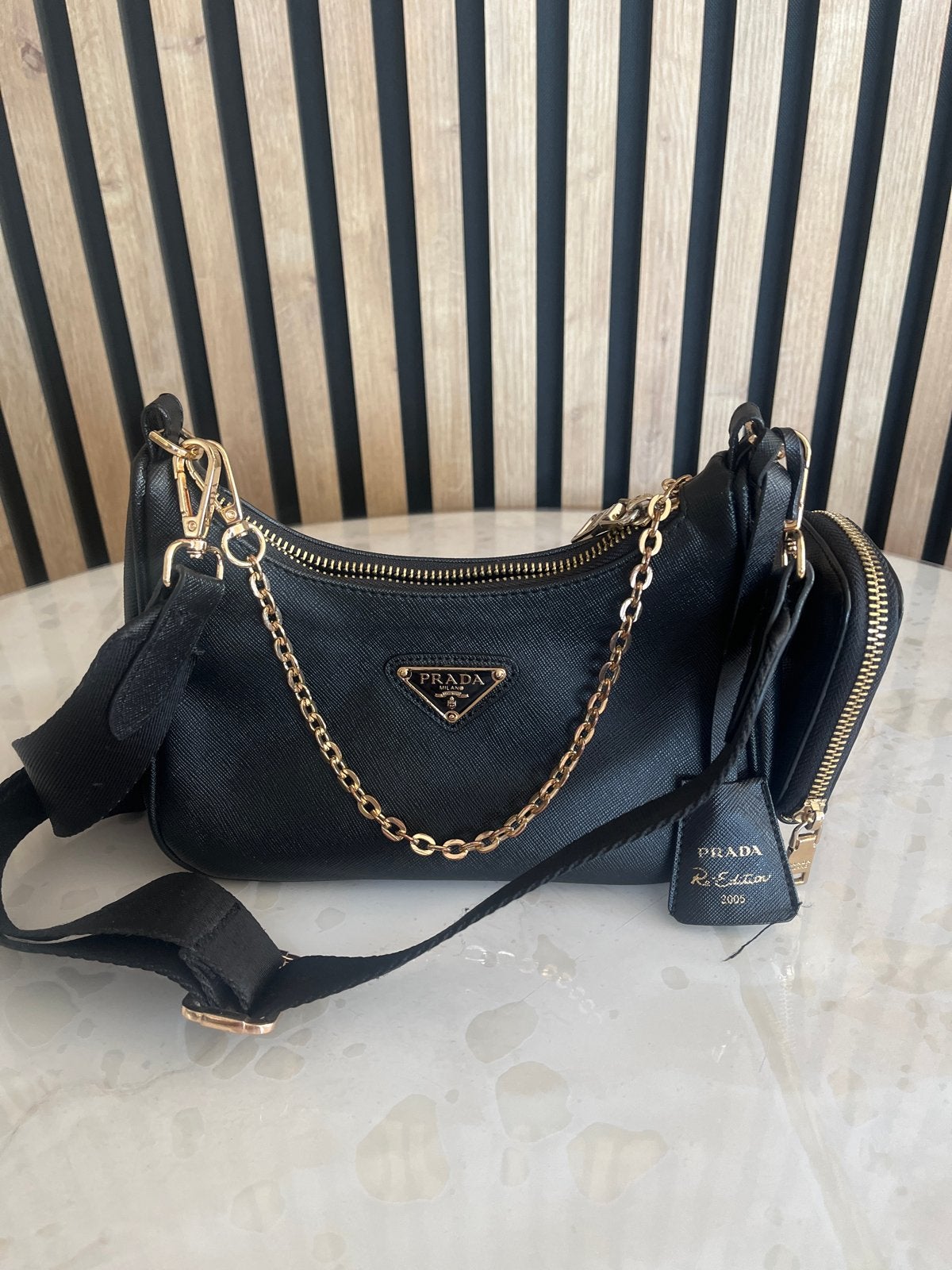Prada Re-Edition 2005 Schoudertasje Zwart, Ophalen of Verzenden, Zo goed als nieuw, Zwart, Schoudertasje