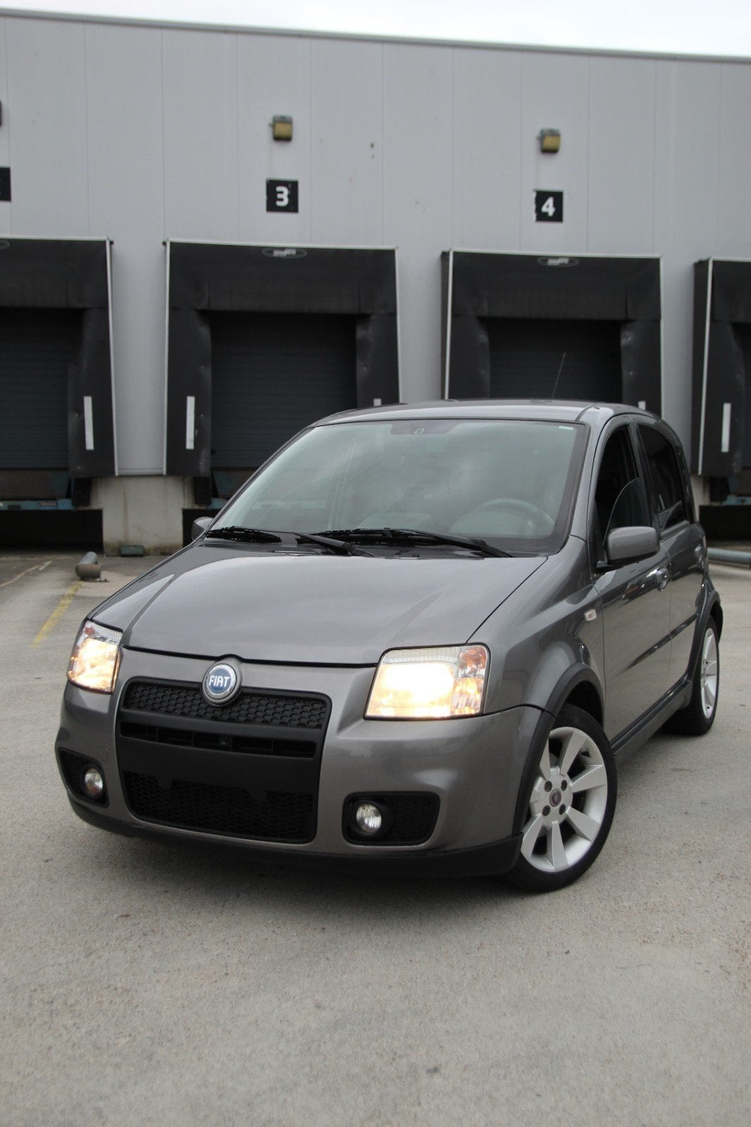 Fiat Panda 1.4 16V 100HP 2006 Grijs, Auto's, Fiat, Voorwielaandrijving, 31 €/maand, 100 pk, Origineel Nederlands