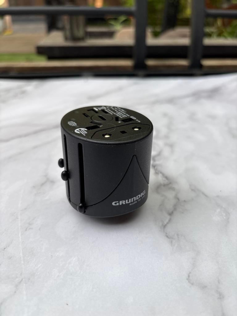 Grundig Universele Reisadapter - Wereldstekker, Ophalen of Verzenden, Zo goed als nieuw