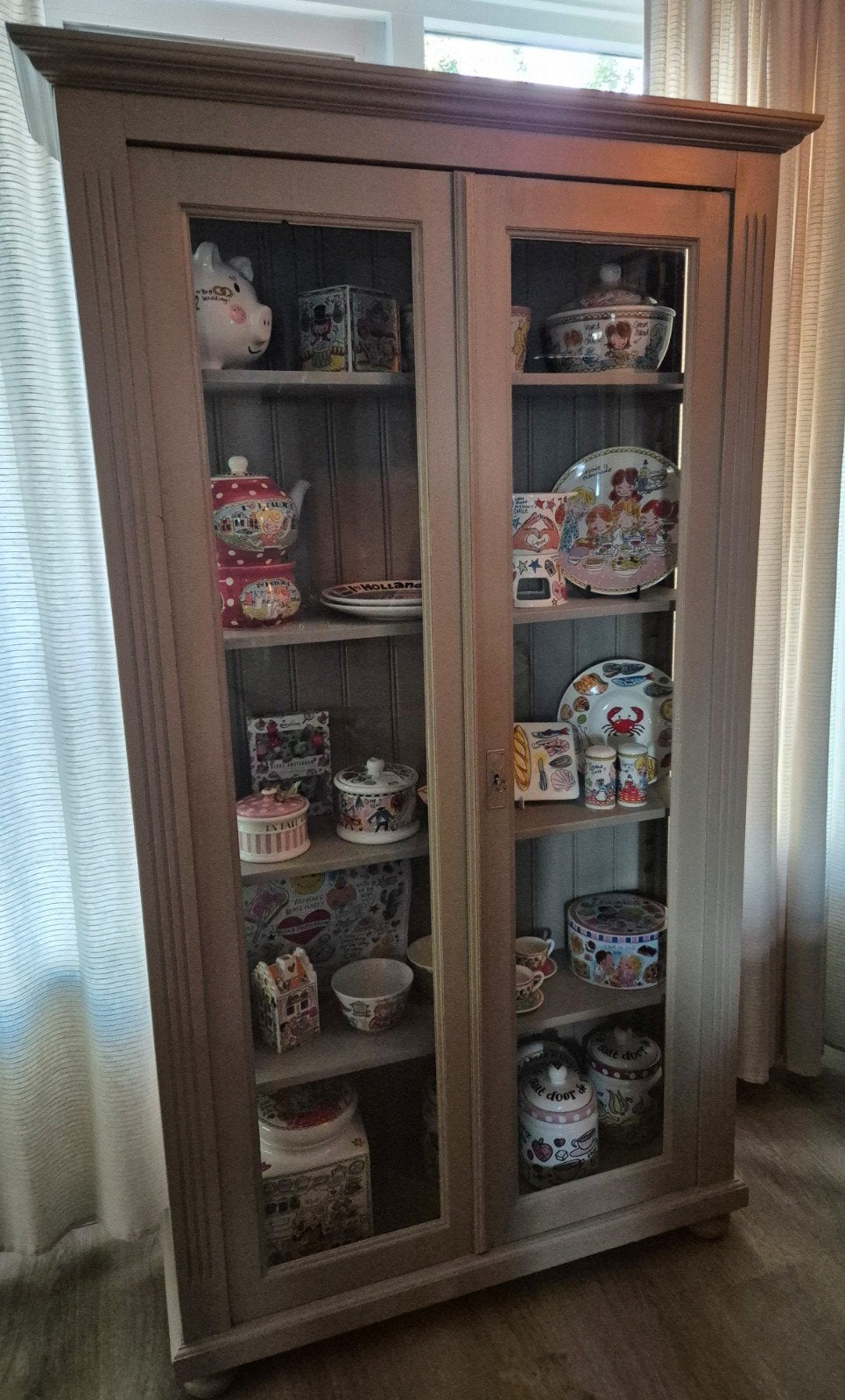 Beige vitrine kast, Ophalen, 50 tot 100 cm, Glas, 150 tot 200 cm