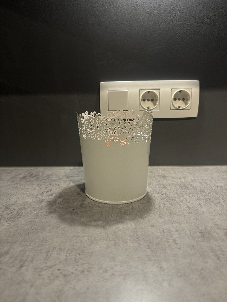 Bloempot met Bladeren Uitsnede – Metaal Wit, Rond, Ophalen of Verzenden, Metaal, Minder dan 40 cm