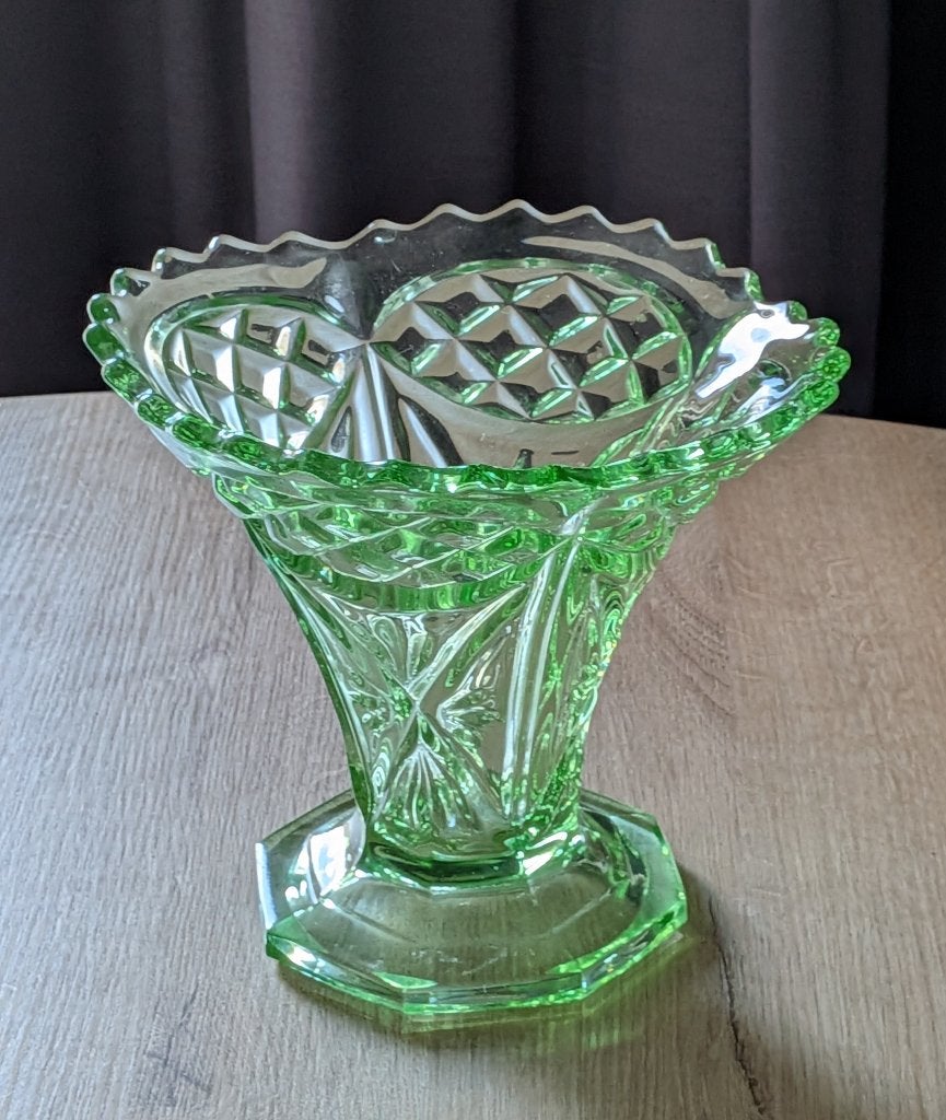 Prachtige Vintage Groene Persglazen Vaas / Schaal op Voet, Ophalen