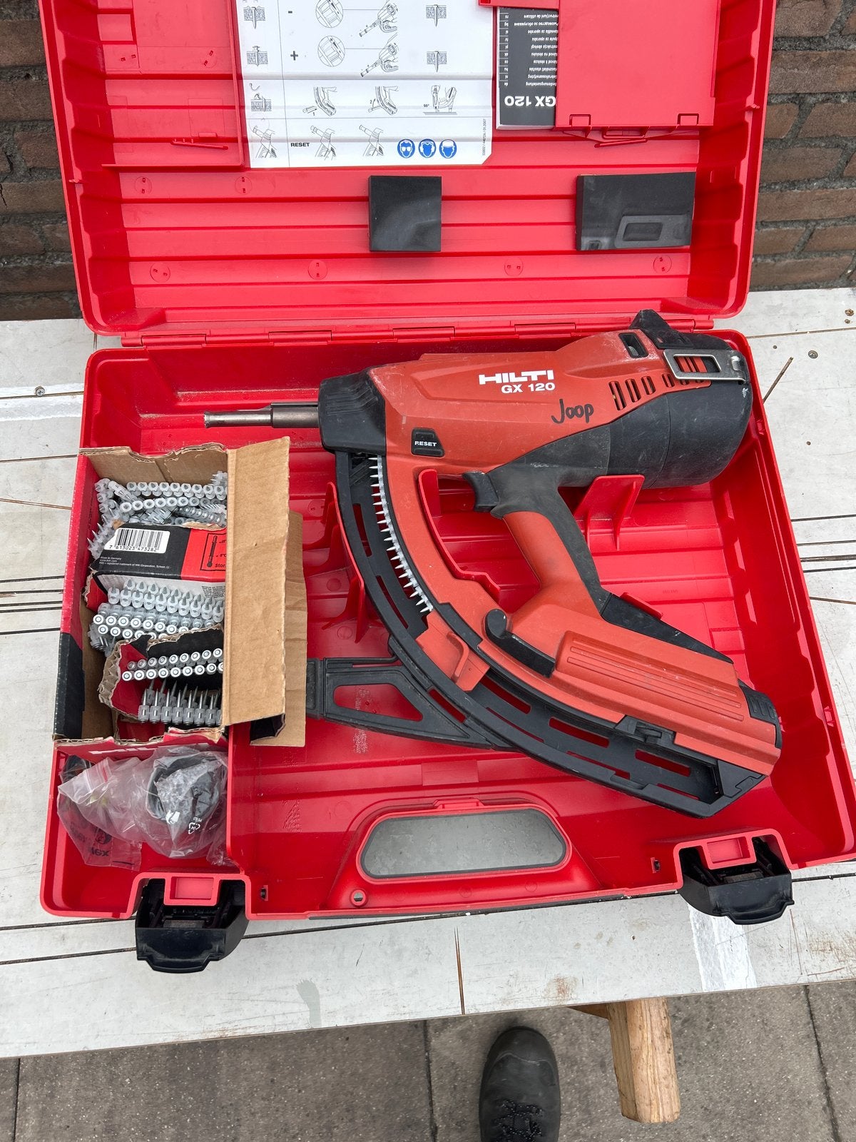 Hilti GX 120 Gas tacker met toebehoren, Ophalen of Verzenden, Gebruikt, Tacker/nietmachine, Hilti