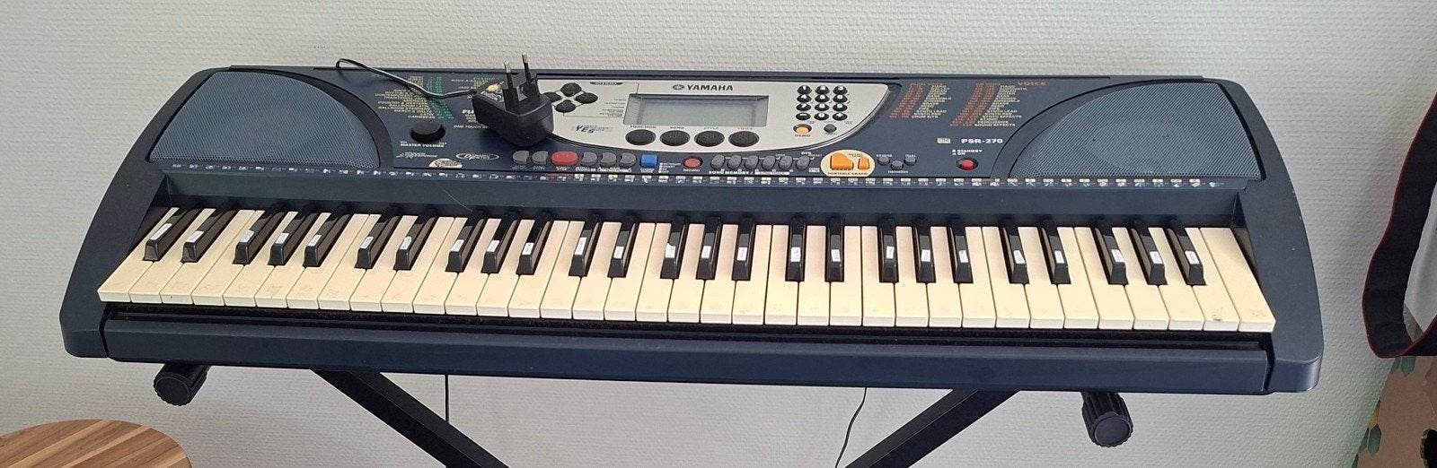 Yamaha keyboard met standaard, Muziek en Instrumenten, Keyboards, Ophalen, Yamaha, Met standaard, 61 toetsen