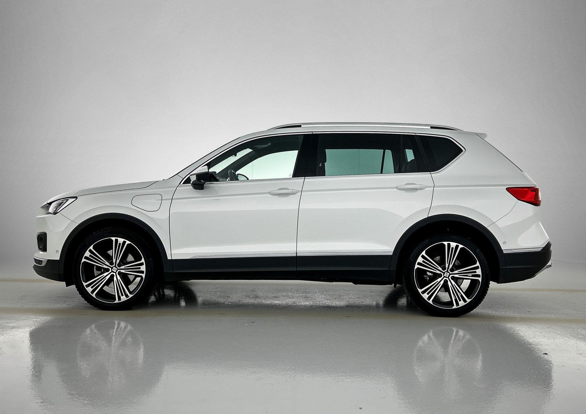 SEAT Tarraco 1.4 TSI e-Hybrid PHEV Xcellence 245 PK | Automa, 12 maanden, 4 cilinders, Alcantara, Wit