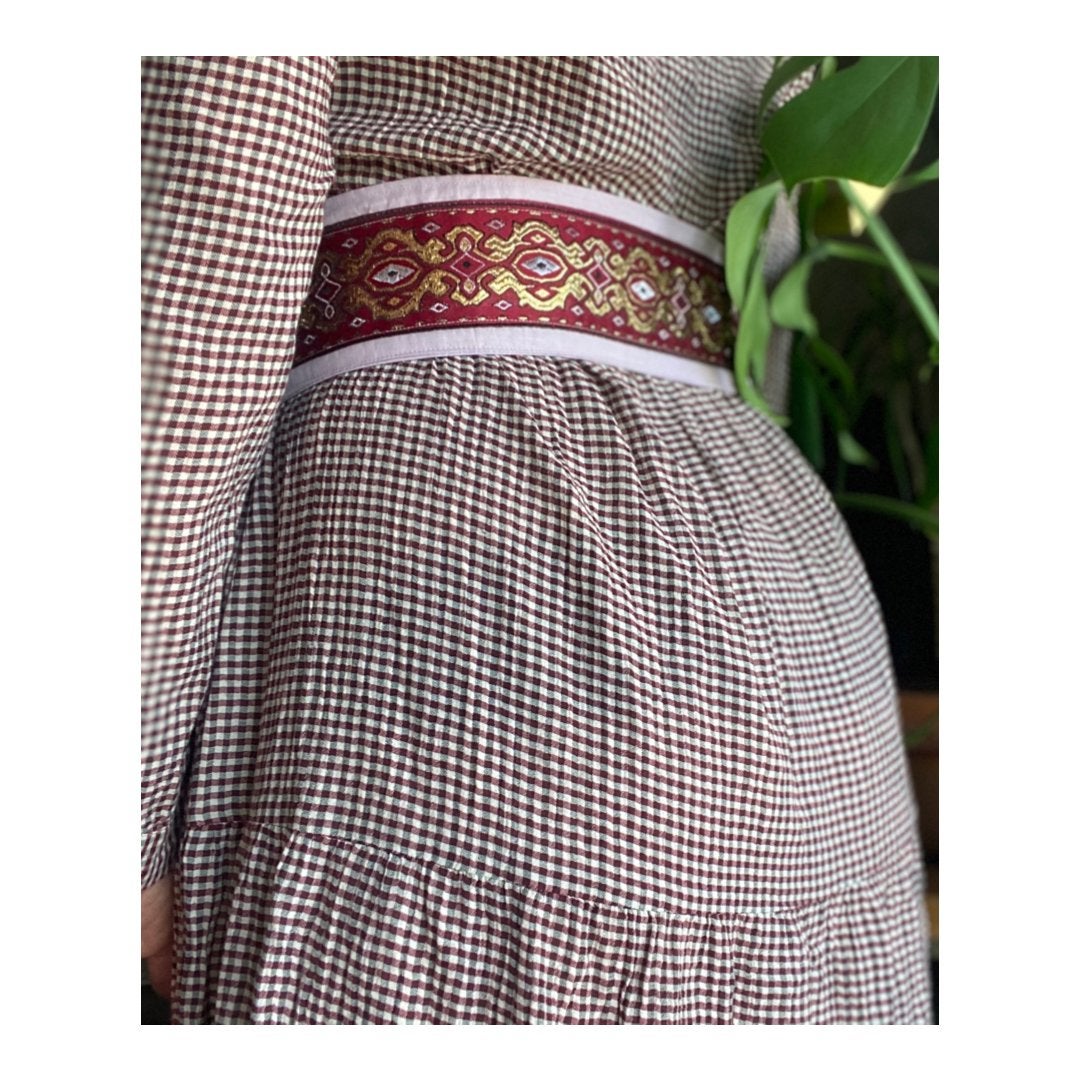 Lila tailleriem met rood/gouden borduursel, Overige kleuren, Tailleriem, Ophalen of Verzenden, Zo goed als nieuw