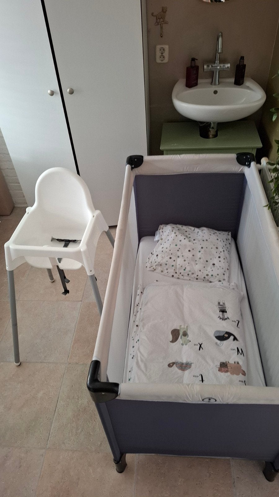 camping bedje en kinderstoel, Kinderen en Baby's, Ophalen, Zo goed als nieuw, Minder dan 140 cm, Matras