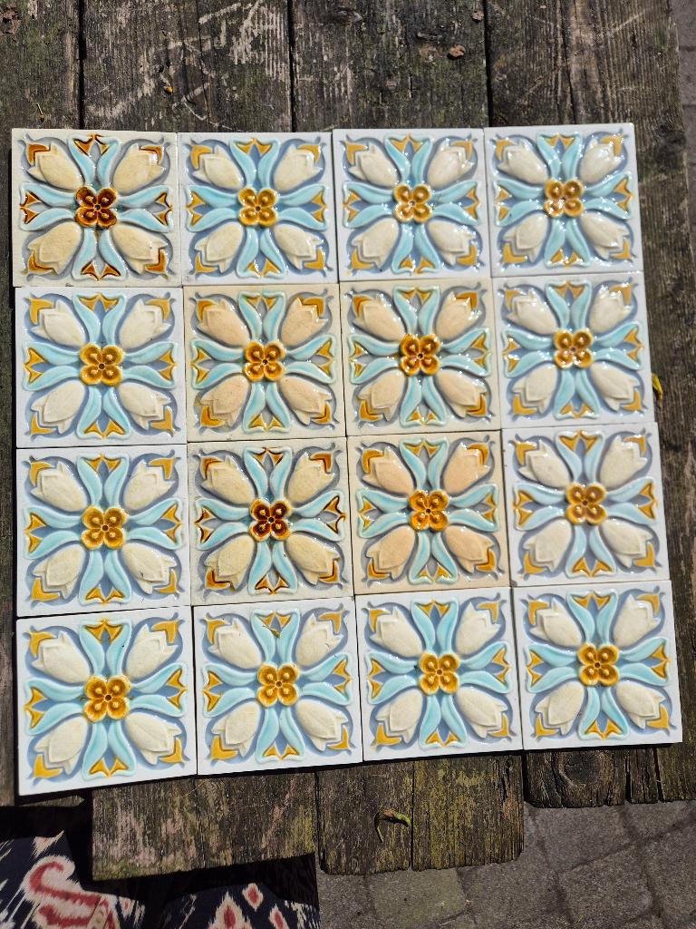 16 art nouveau wandtegels Gilliot Hemiksem turquoise geel, Ophalen