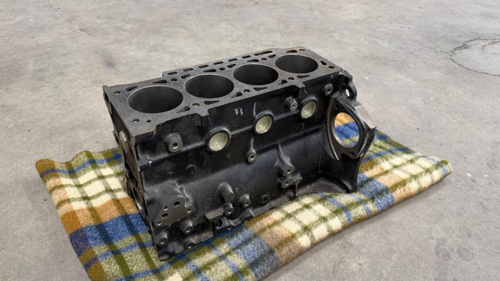 Nieuw motorblok BMW E21 2.0l 4 cil met zuigers., Ophalen, Nieuw, BMW