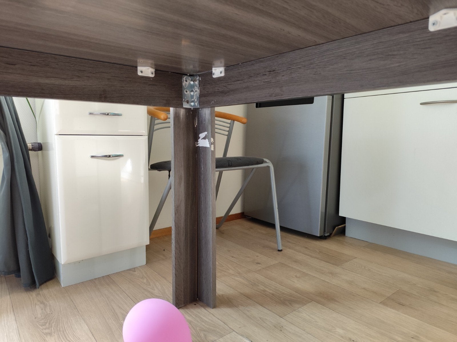 Foto 6 van Uitschuifbare eettafel - Grijs houtnerf - Zo goed als nieuw