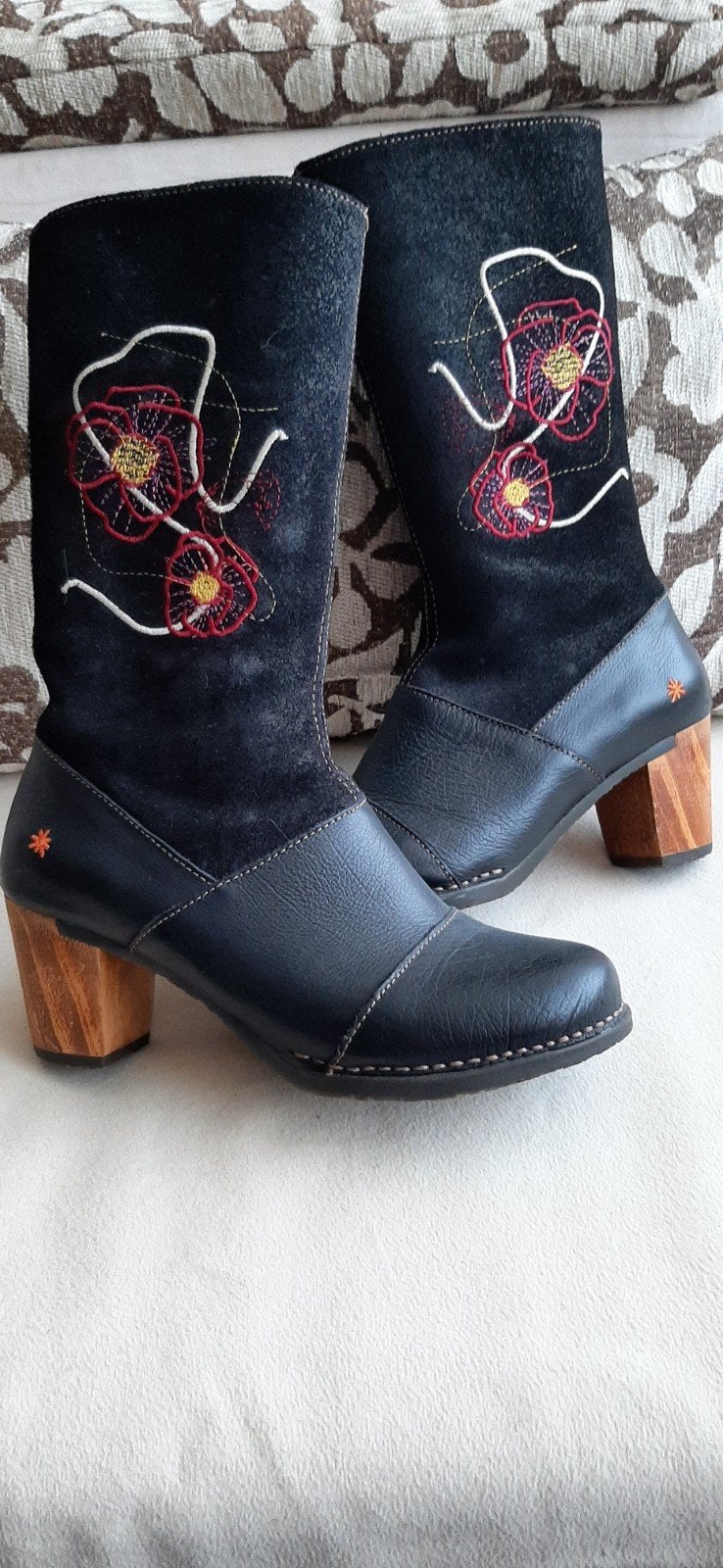 Art laarzen maat 38 met bloemen borduursel, Kleding | Dames, Schoenen, Art, Hoge laarzen, Zwart, Ophalen of Verzenden