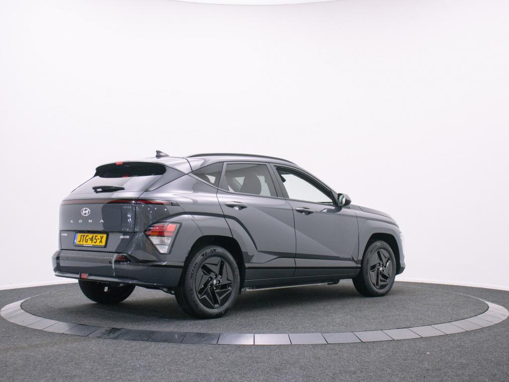 Hyundai KONA Electric Pure Edition 64.8 kWh | Demo | Private, 12 maanden, Gebruikt, 37 min, 204 pk