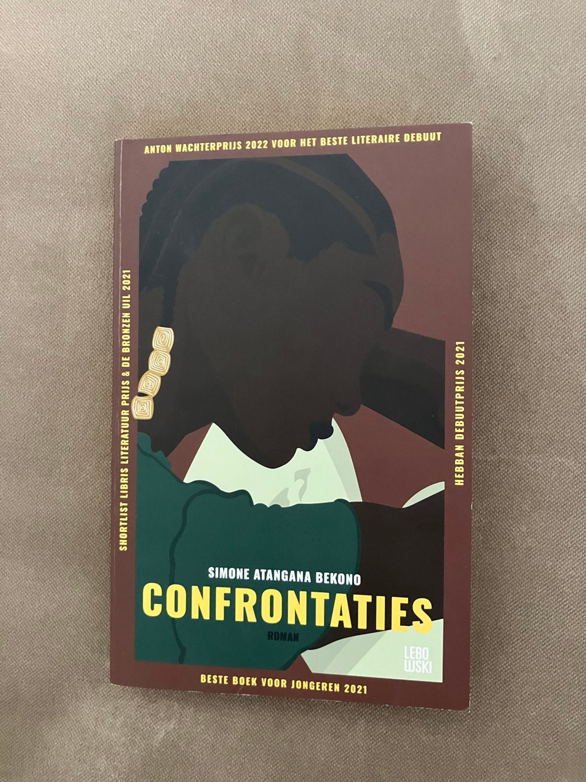 Confrontaties - Simone Atangana Bekono (Roman), Ophalen of Verzenden, Zo goed als nieuw, Nederland