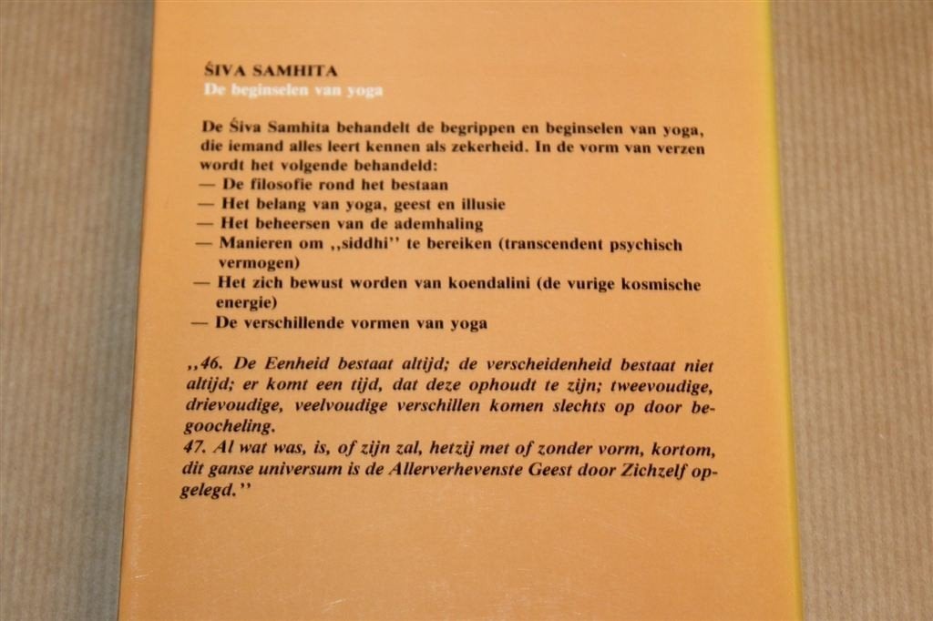 Siva Samhita — Yoga Verzen, Hindoeïstisch Oriënt-Serie 1979, Boeken, Ophalen of Verzenden, Gelezen, Overige onderwerpen, Achtergrond en Informatie