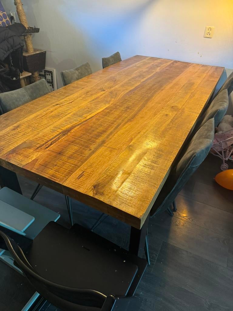 Massief houten tafel met zwarte poten, Huis en Inrichting, Tafels | Eettafels, Ophalen, 200 cm of meer, 50 tot 100 cm, Zo goed als nieuw