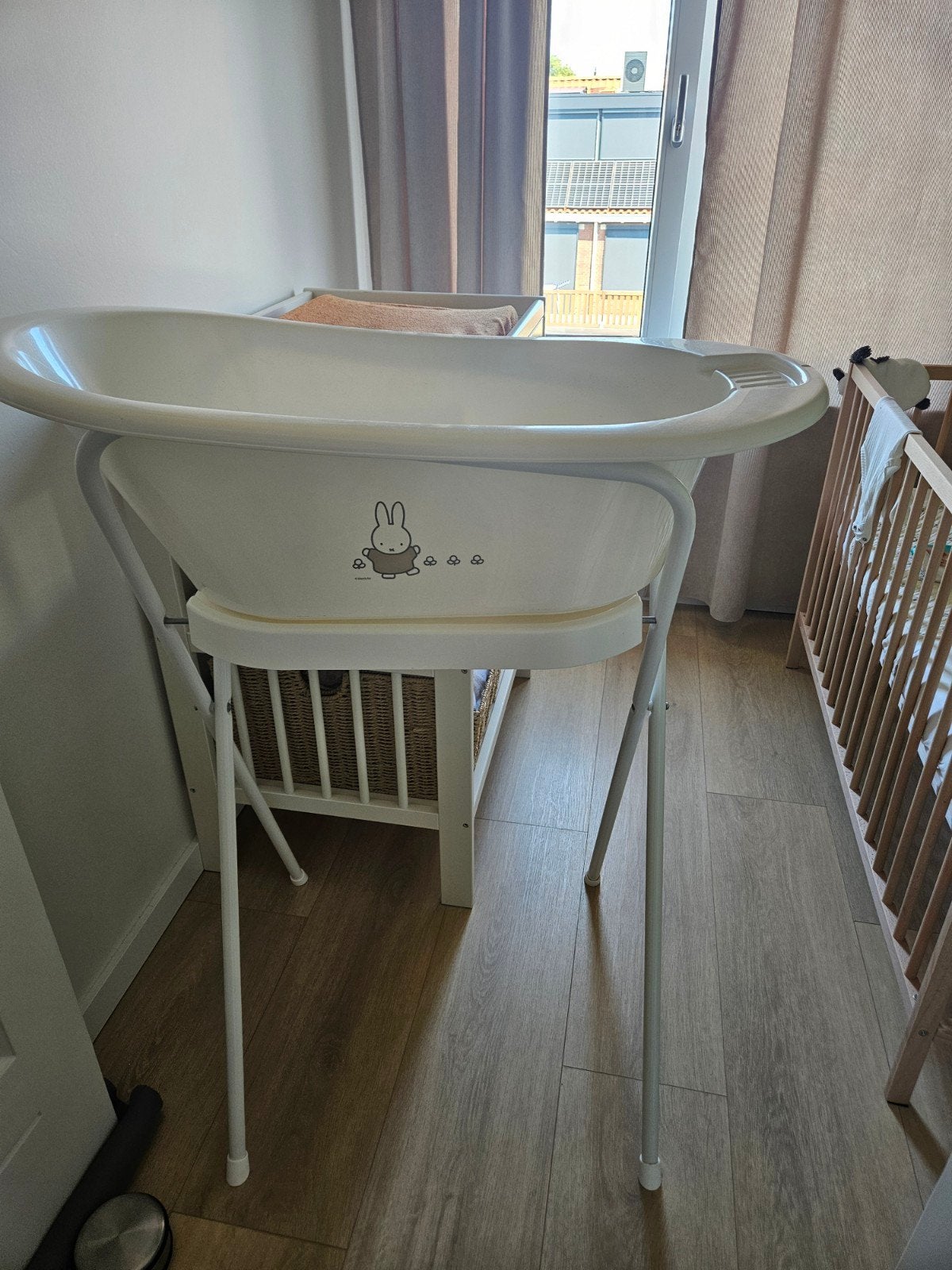 Nijntje babybadje met opvouwbare standaard, Kinderen en Baby's, Badjes en Verzorging, Ophalen, Nijntje, Zo goed als nieuw, Badje