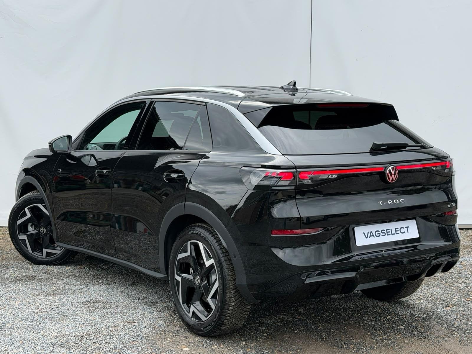 Volkswagen T-Roc 1.5 eTsi R-Line First Edition | IQ Light |, Auto's, 1374 kg, Stof, Euro 6, 4 cilinders