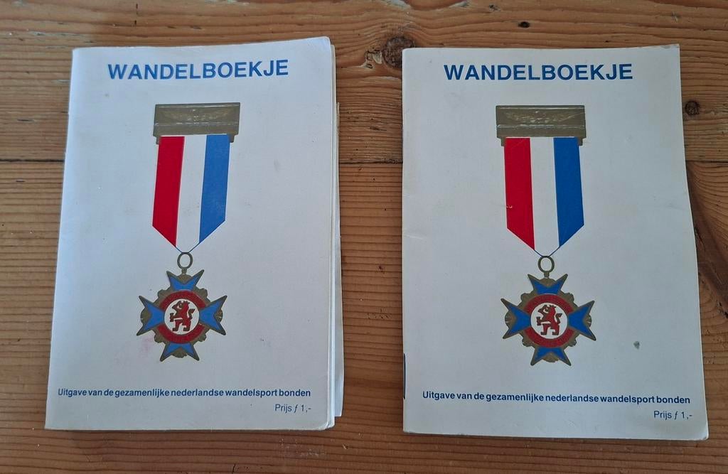 Wandelboekjes jaren 80 met o.a. tocht/stempel/sticker enz, Ophalen of Verzenden
